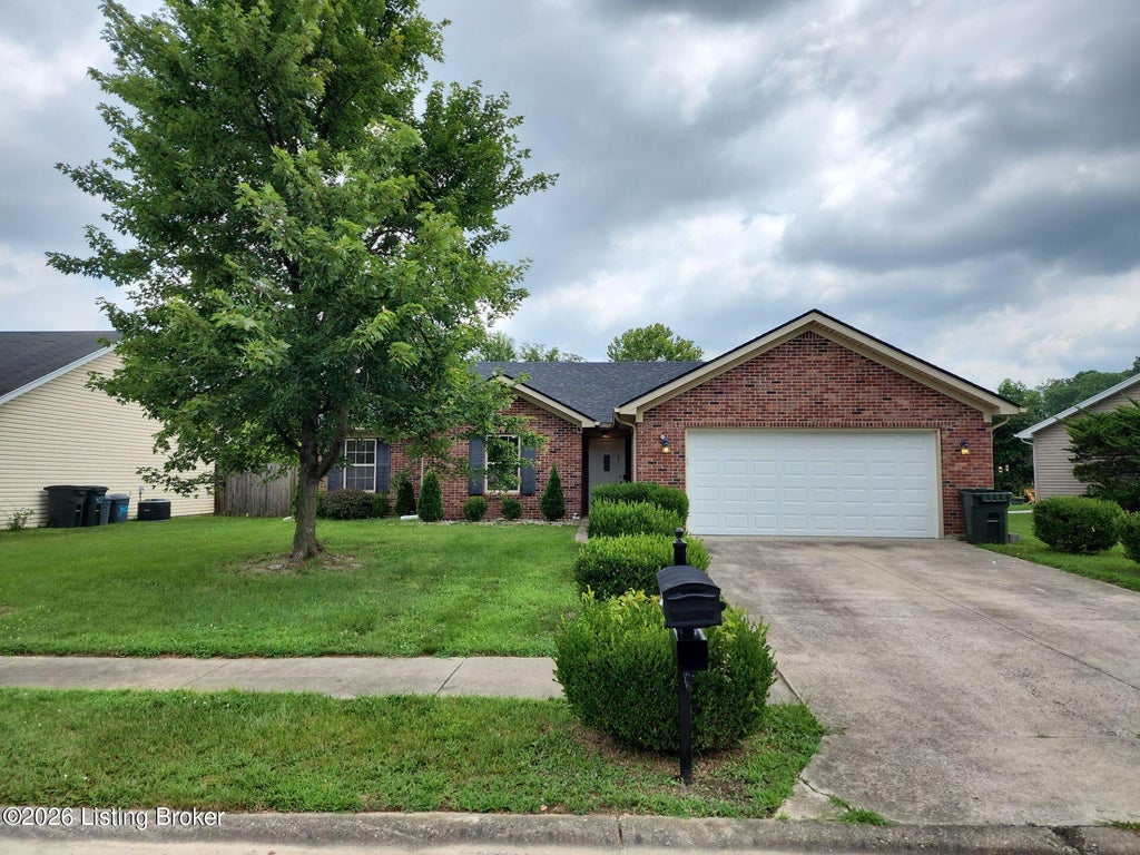 Photo of 405 Parker Pl, Jeffersonville, IN 47130 (MLS # 1722854)