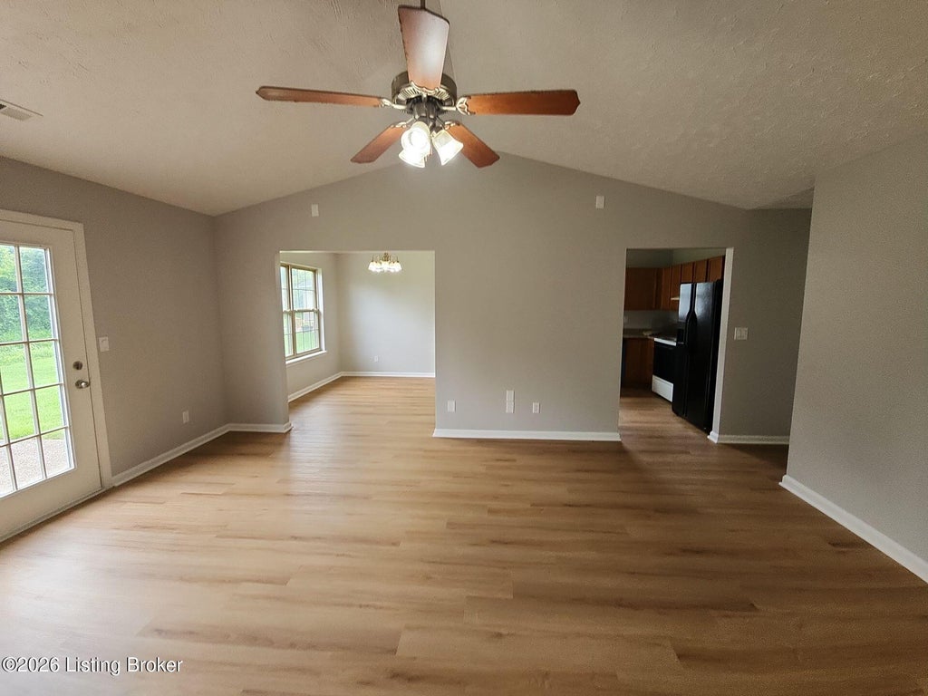 Photo of 405 Parker Pl, Jeffersonville, IN 47130 (MLS # 1722854)