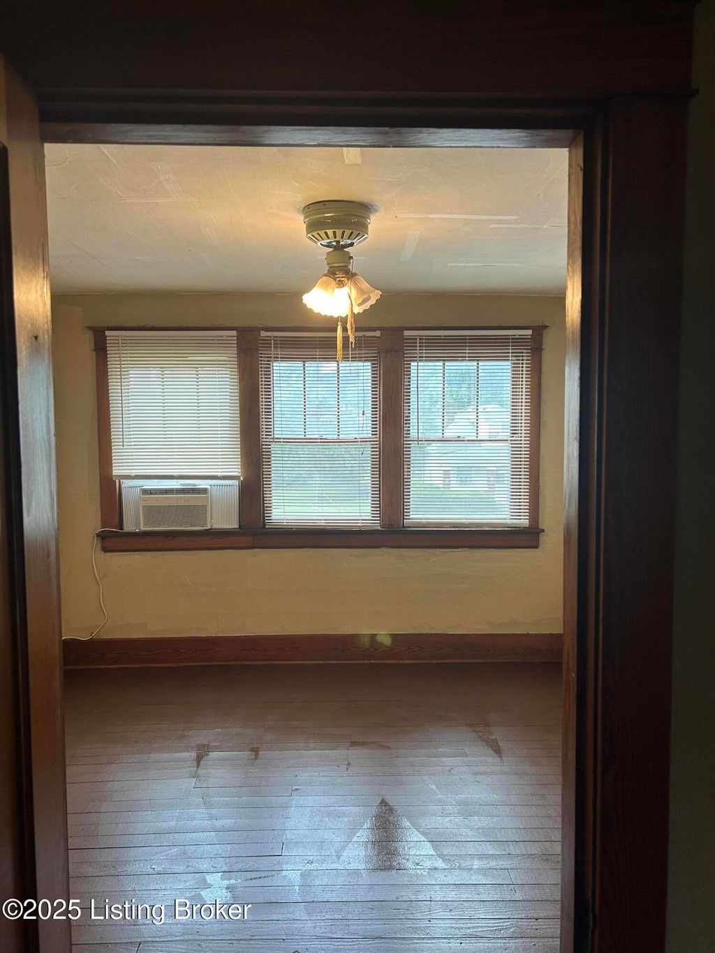 Photo of 9119 Preston Hwy, Louisville, KY 40219 (MLS # 1705451)