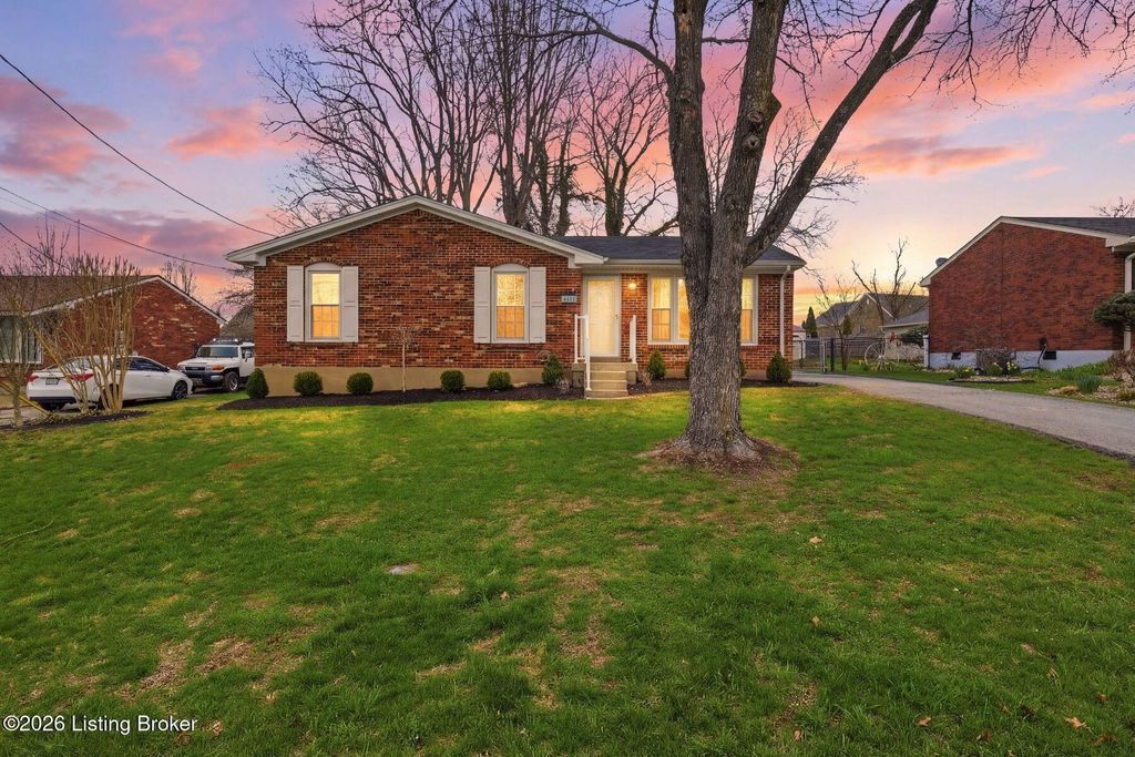 Photo of 4411 Wendy Hills Dr, Crestwood, KY 40014 (MLS # 1711362)