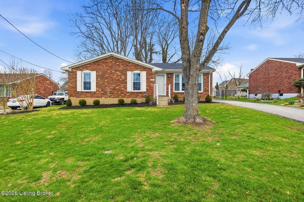 Photo of 4411 Wendy Hills Dr, Crestwood, KY 40014 (MLS # 1711362)