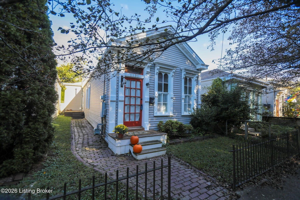 Photo of 1131 Rogers St, Louisville, KY 40204 (MLS # 1732145)