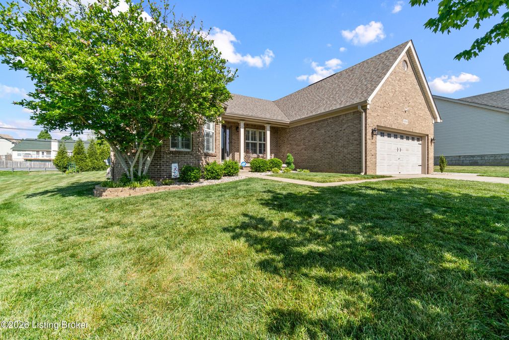 Photo of 8504 Pathfinder Ct, Louisville, KY 40291 (MLS # 1715248)