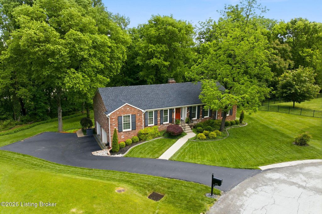 Photo of 13200 Cherry Tree Ct, Prospect, KY 40059 (MLS # 1715951)