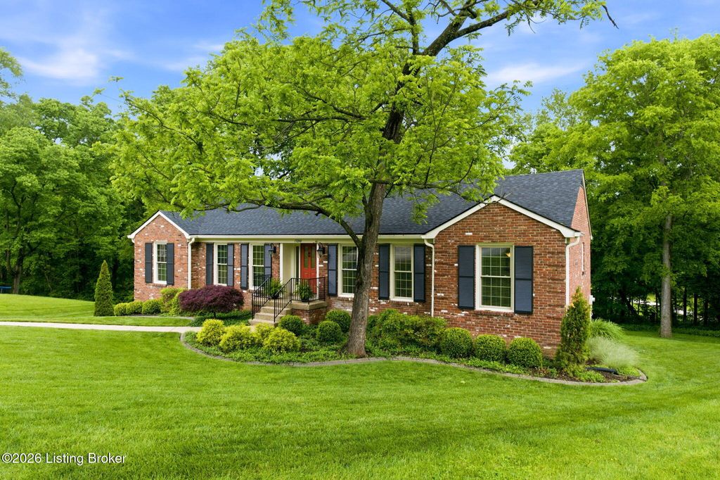 Photo of 13200 Cherry Tree Ct, Prospect, KY 40059 (MLS # 1715951)