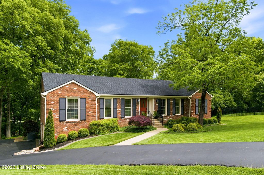 Photo of 13200 Cherry Tree Ct, Prospect, KY 40059 (MLS # 1715951)