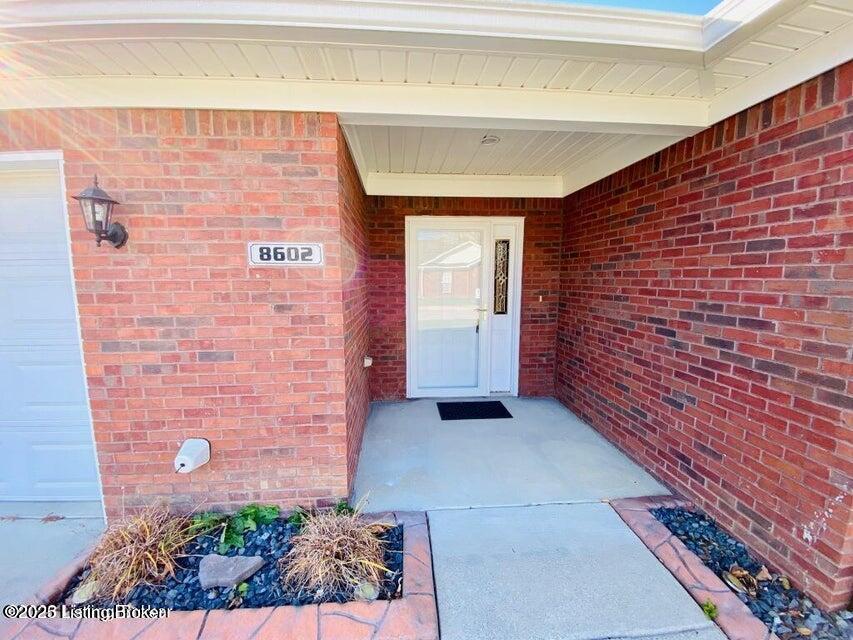 8602 Mill Spring Pl, Louisville, Kentucky image 3