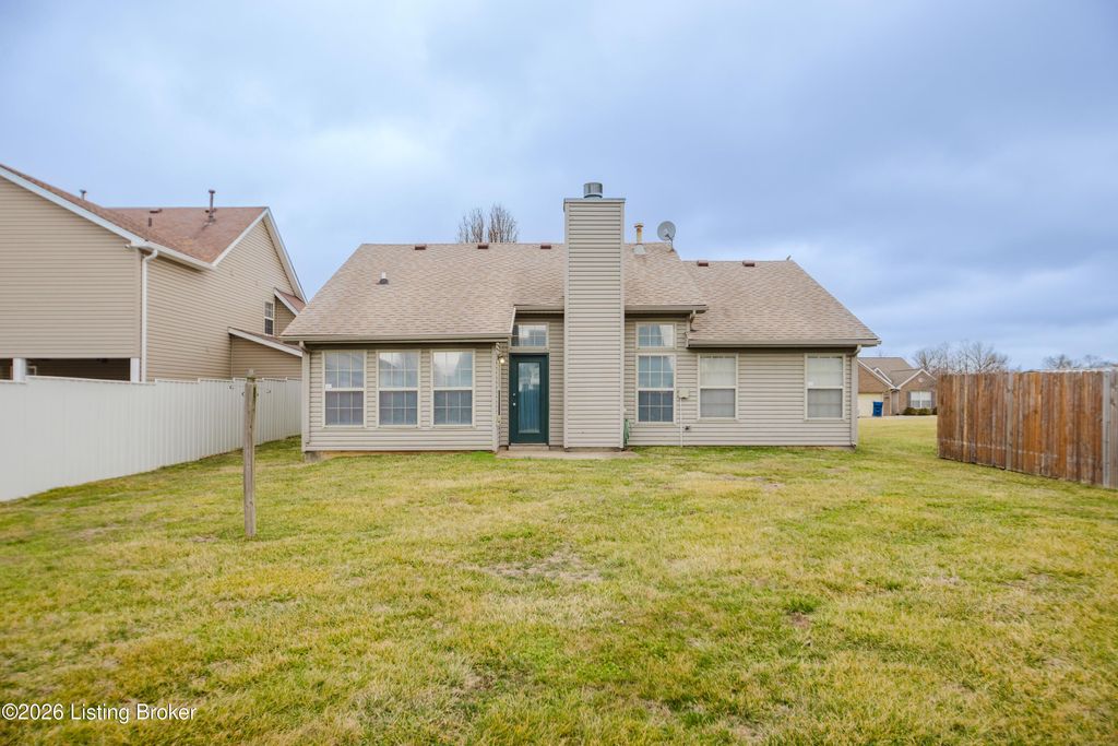 Photo of 6003 Woodhaven Place Cir, Louisville, KY 40228 (MLS # 1709546)