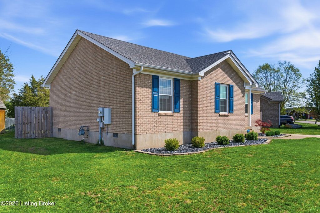 Photo of 187 Drake Dr, Shepherdsville, KY 40165 (MLS # 1713199)