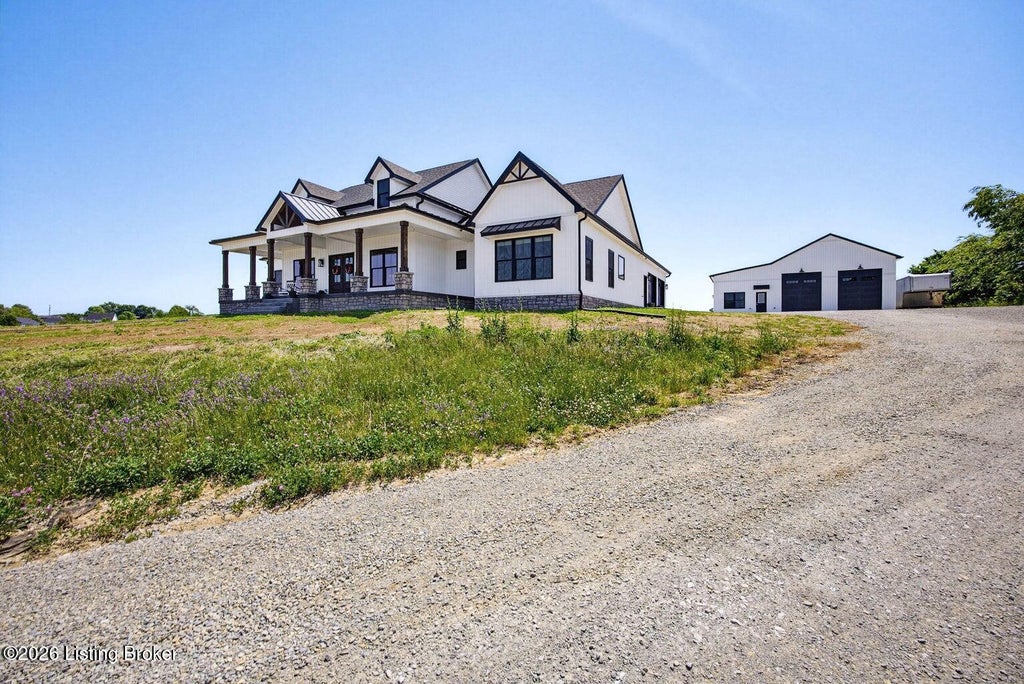 Photo of 154 Farmview Dr, Springfield, KY 40069 (MLS # 1731416)