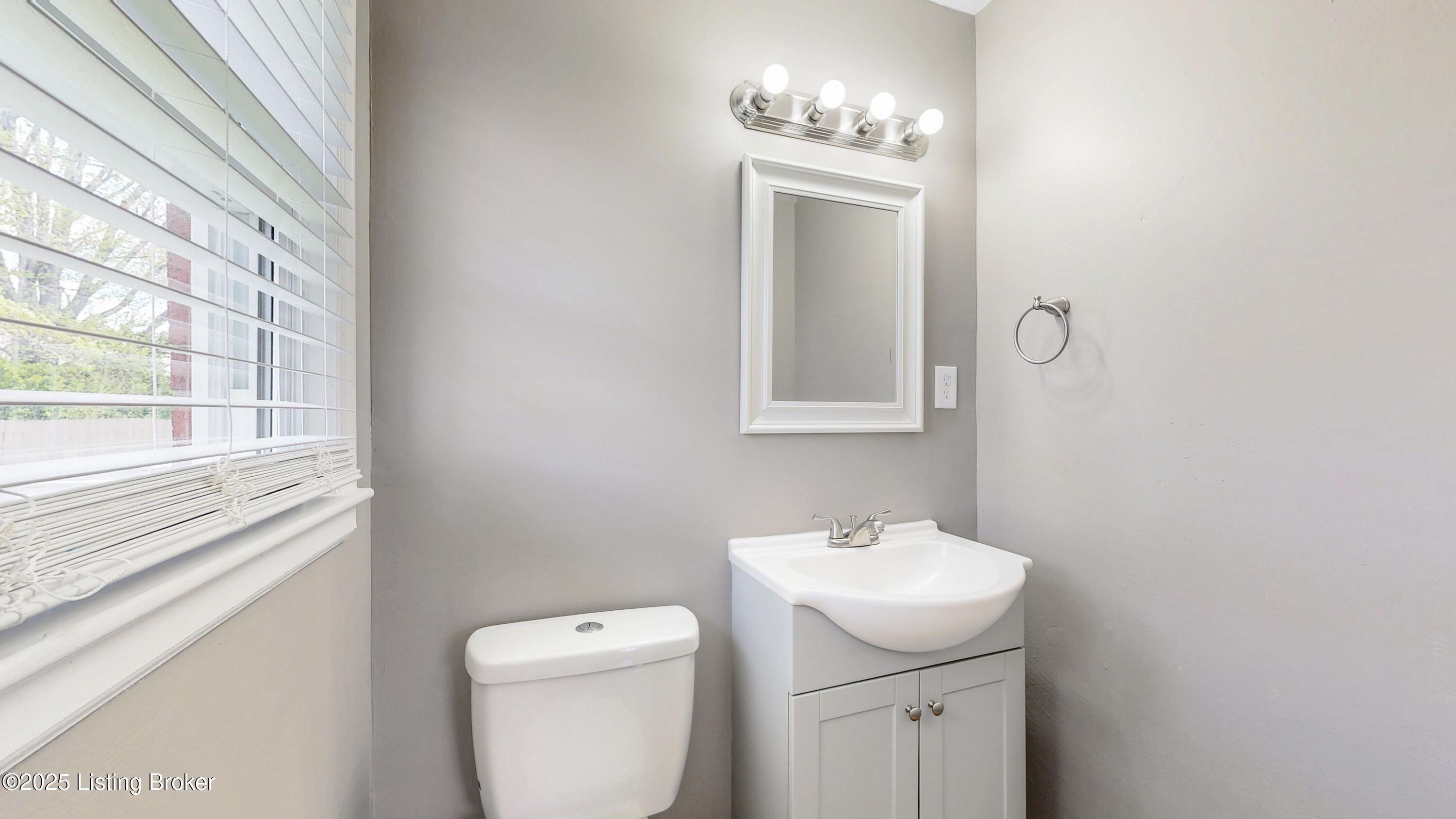 2011 Floradora Dr, Louisville, Pennsylvania image 16
