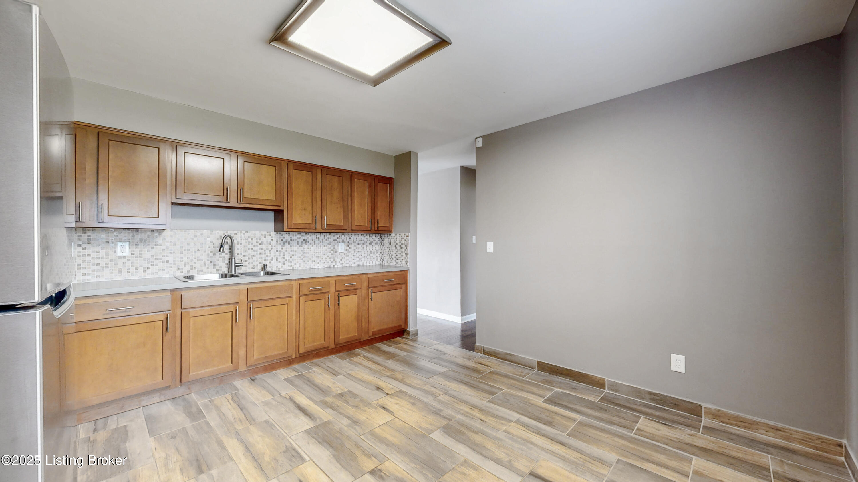 2011 Floradora Dr, Louisville, Pennsylvania image 9