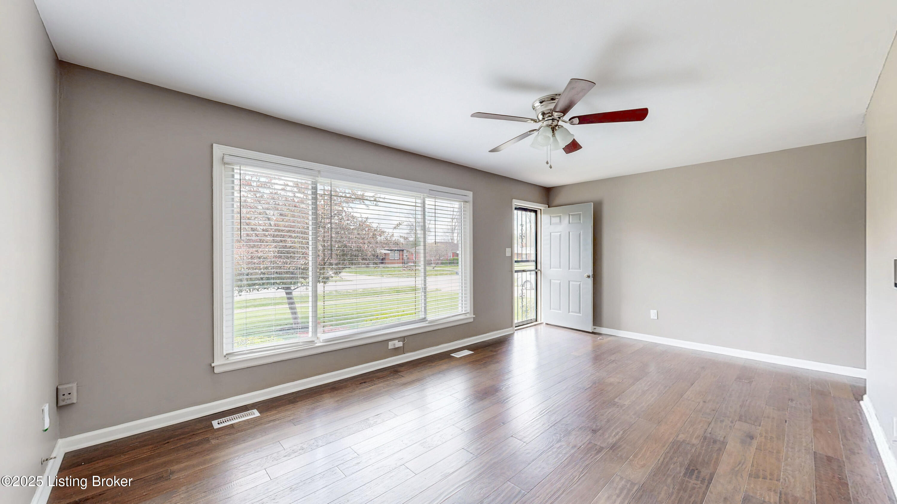 2011 Floradora Dr, Louisville, Pennsylvania image 6