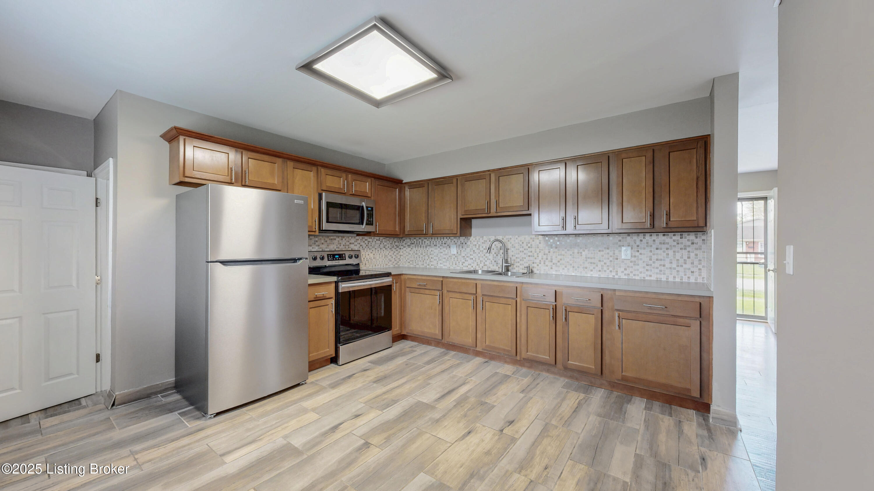 2011 Floradora Dr, Louisville, Pennsylvania image 8