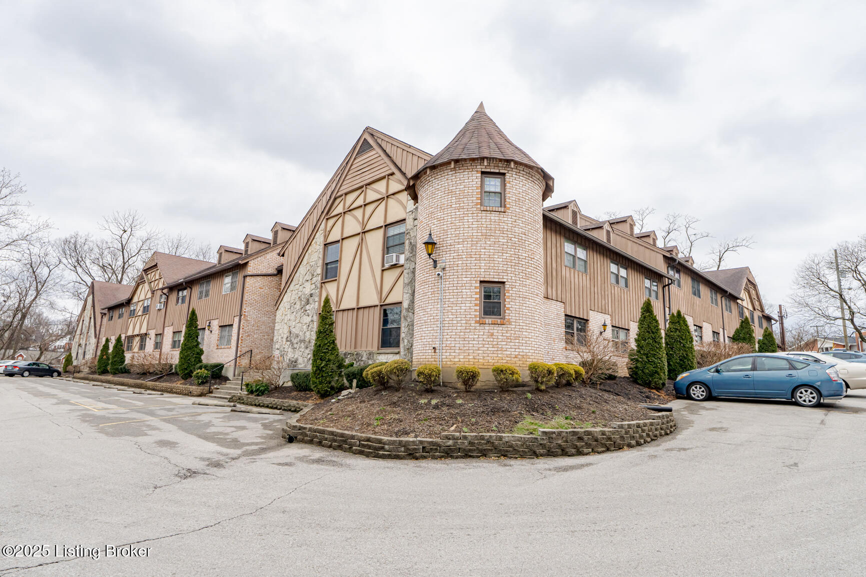 221 N Clifton Ave #11, Louisville, Kentucky image 1