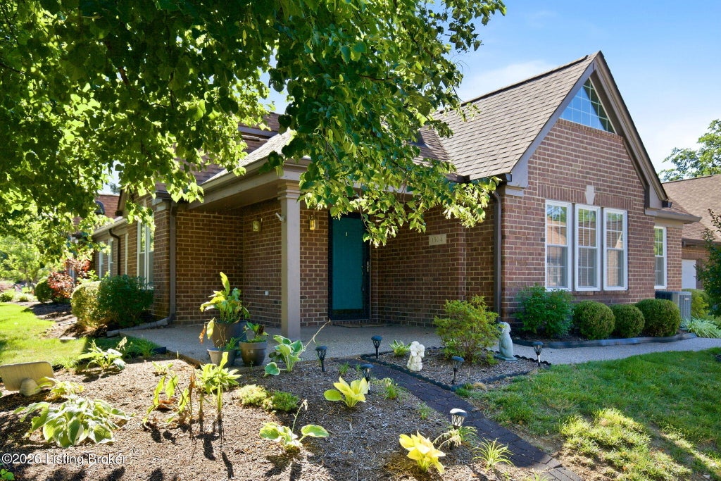 Photo of 1504 Eastbridge Ct, Louisville, KY 40223 (MLS # 1721143)