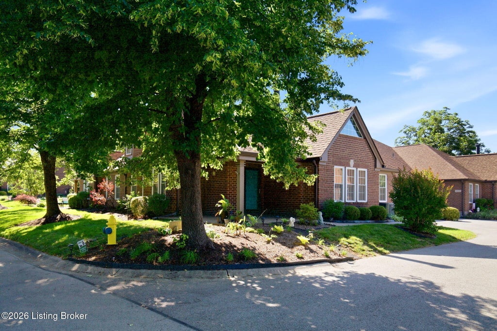 Photo of 1504 Eastbridge Ct, Louisville, KY 40223 (MLS # 1721143)