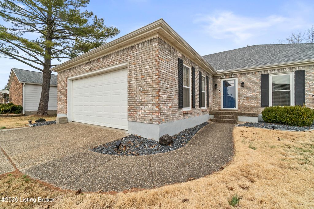 Photo of 307 Chippendale Ct, Louisville, KY 40214 (MLS # 1714681)