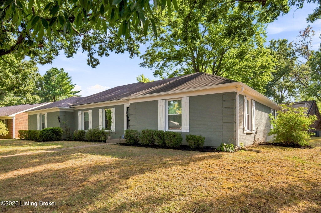 Photo of 3111 Dunleith Ct, Louisville, KY 40241 (MLS # 1727926)