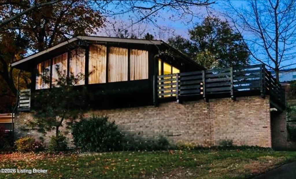 Photo of 1625 Dunbarton Wynde, Louisville, KY 40205 (MLS # 1714012)