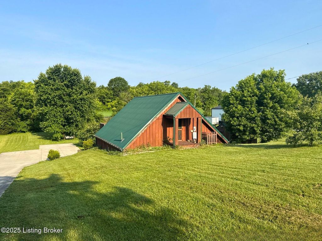 Photo of 4815 Plum Creek Rd, Taylorsville, KY 40071 (MLS # 1707868)