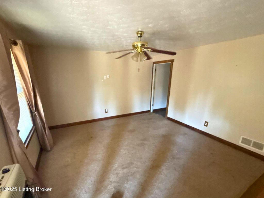 Photo of 4815 Plum Creek Rd, Taylorsville, KY 40071 (MLS # 1707868)