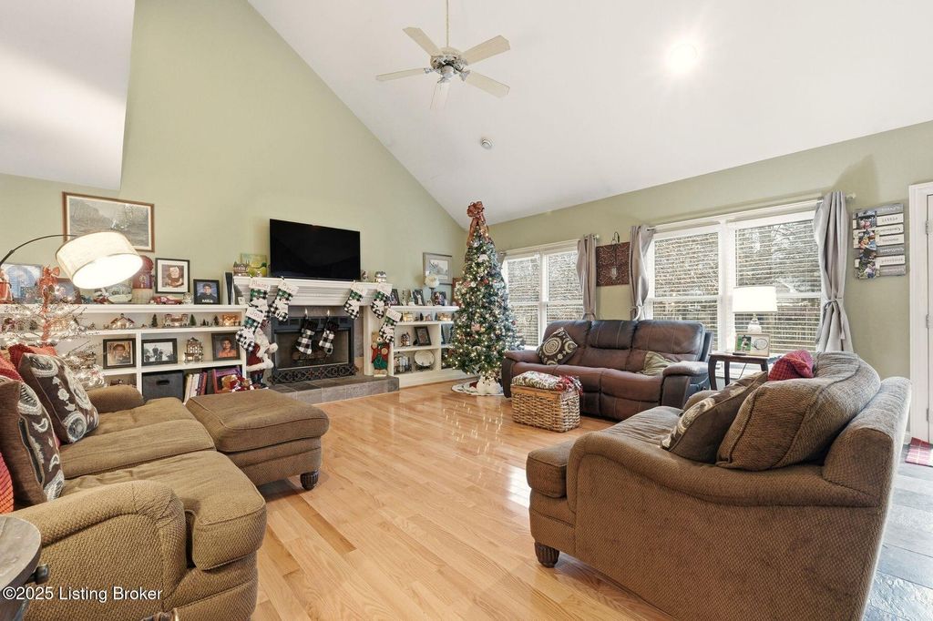 Photo of 6507 Park Place Pl, Crestwood, KY 40014 (MLS # 1705931)