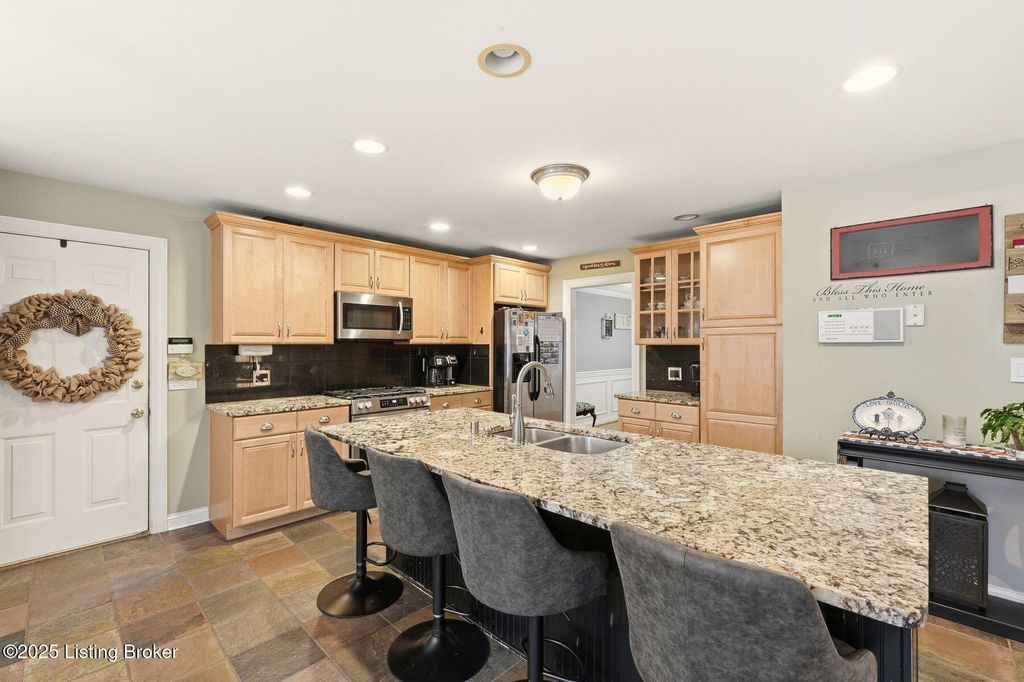 Photo of 6507 Park Place Pl, Crestwood, KY 40014 (MLS # 1705931)