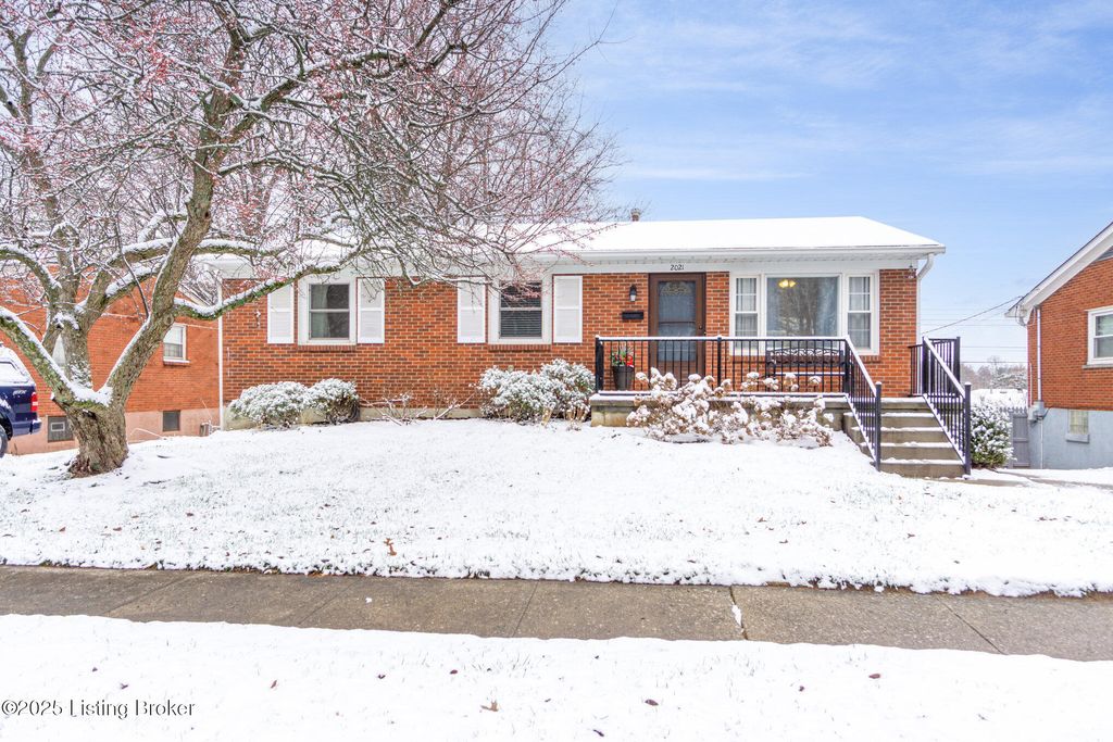 Photo of 2021 Larkspur Dr, Lexington, KY 40504 (MLS # 1704670)