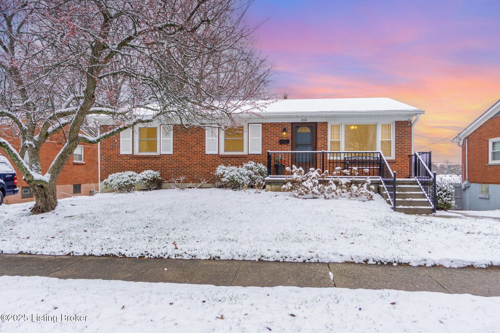Photo of 2021 Larkspur Dr, Lexington, KY 40504 (MLS # 1704670)