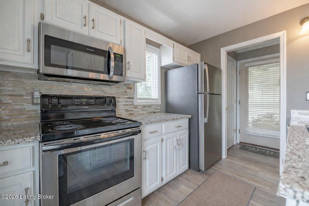 Photo of 414 Rosewood Ct, Louisville, KY 40223 (MLS # 1708734)