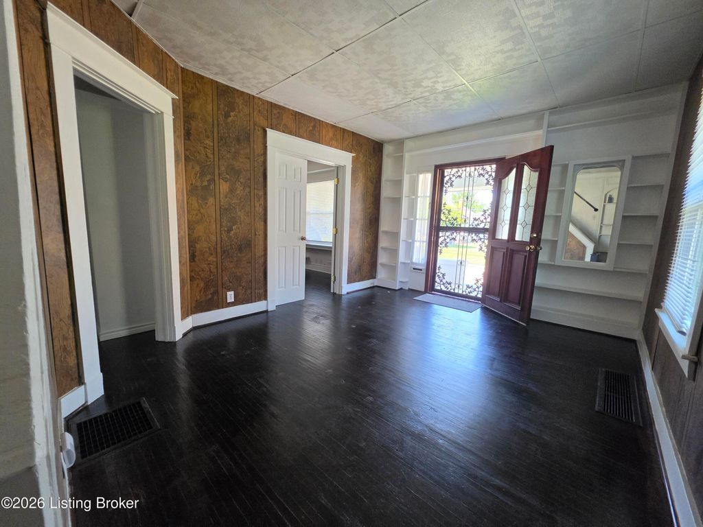 Photo of 321 S 39th St, Louisville, KY 40212 (MLS # 1716950)