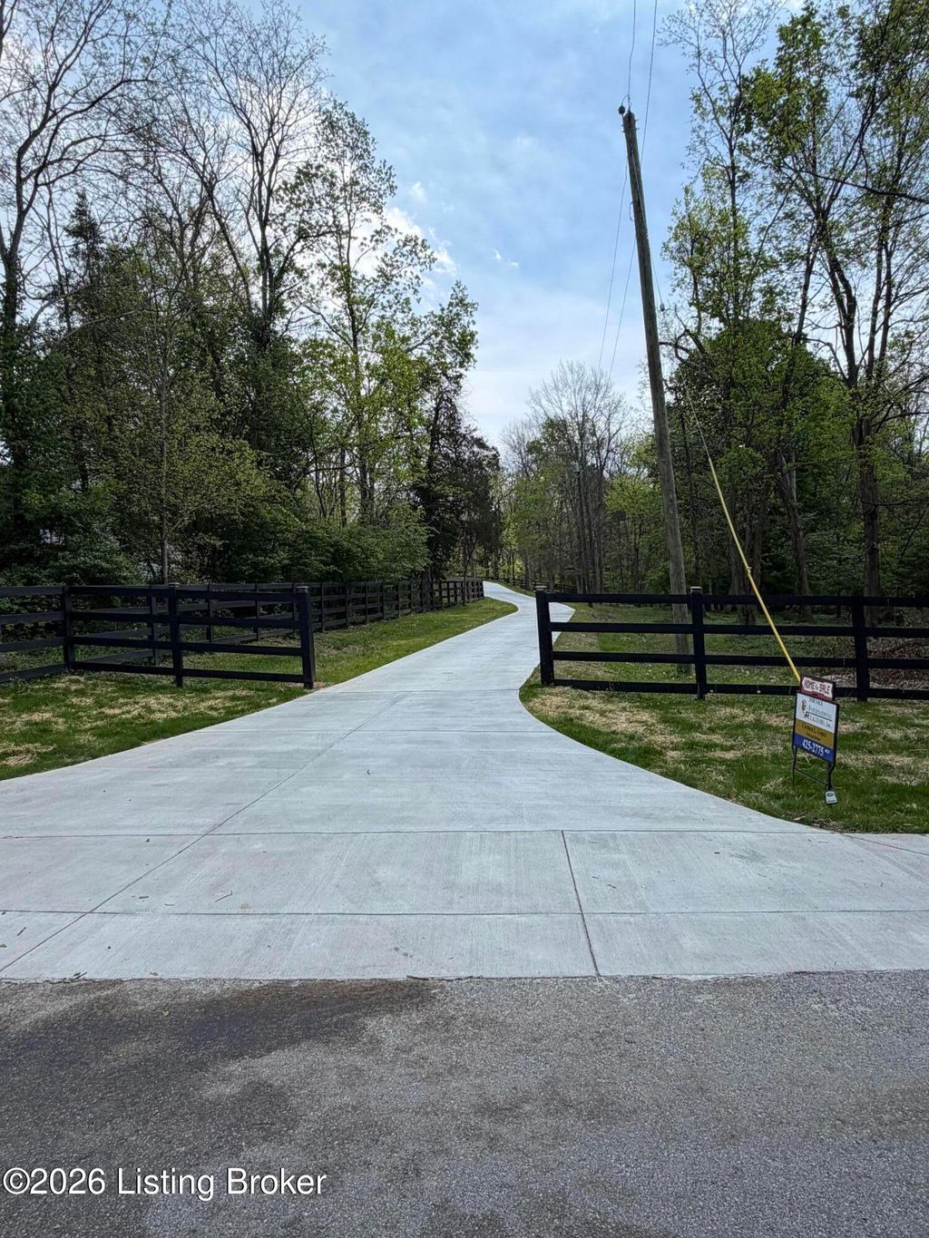 Photo of 8105 Michael Ray Dr, Louisville, KY 40219 (MLS # 1714952)