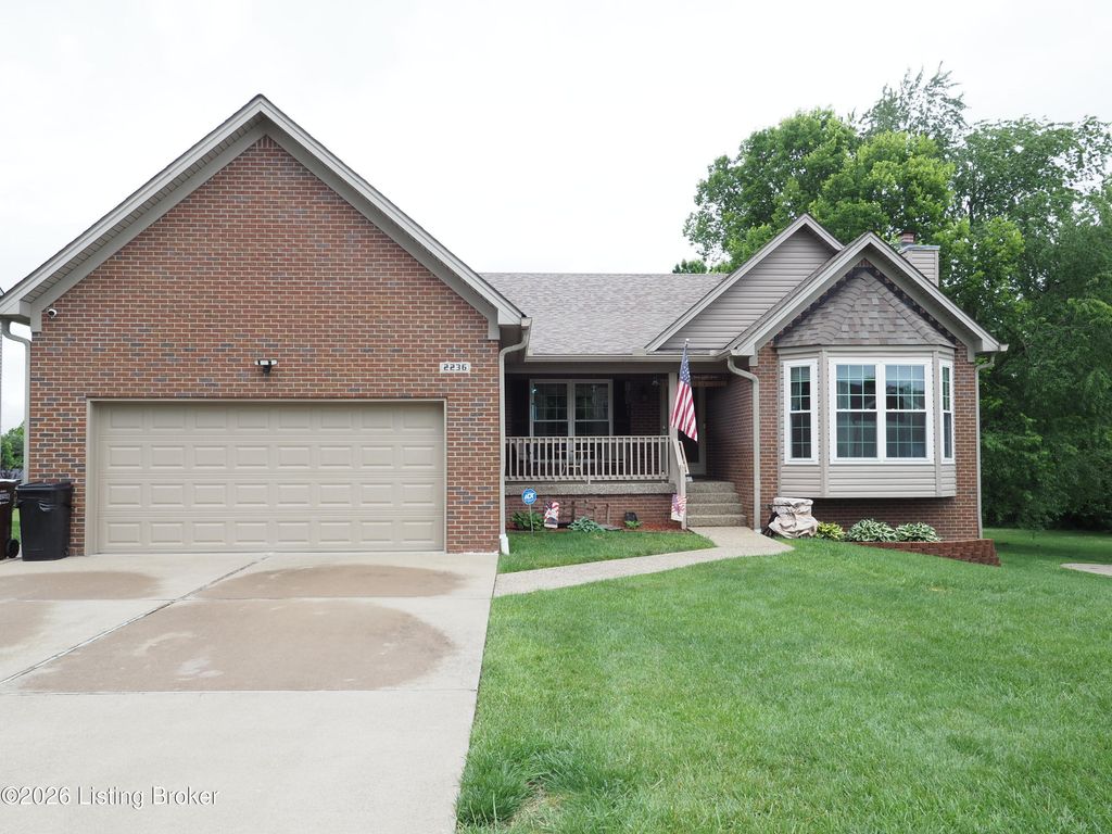 Photo of 2236 Sunrise Cir, Shelbyville, KY 40065 (MLS # 1718369)
