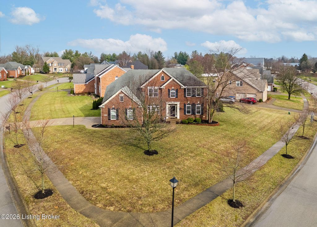 Photo of 6609 Poplar Forest Ln, Louisville, KY 40291 (MLS # 1710700)