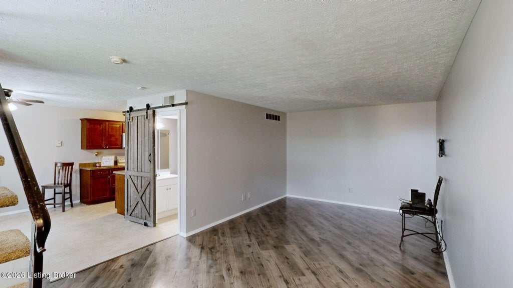 Photo of 3104 Meadowside Ct, Louisville, KY 40214 (MLS # 1728115)