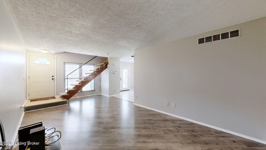 Photo of 3104 Meadowside Ct, Louisville, KY 40214 (MLS # 1728115)