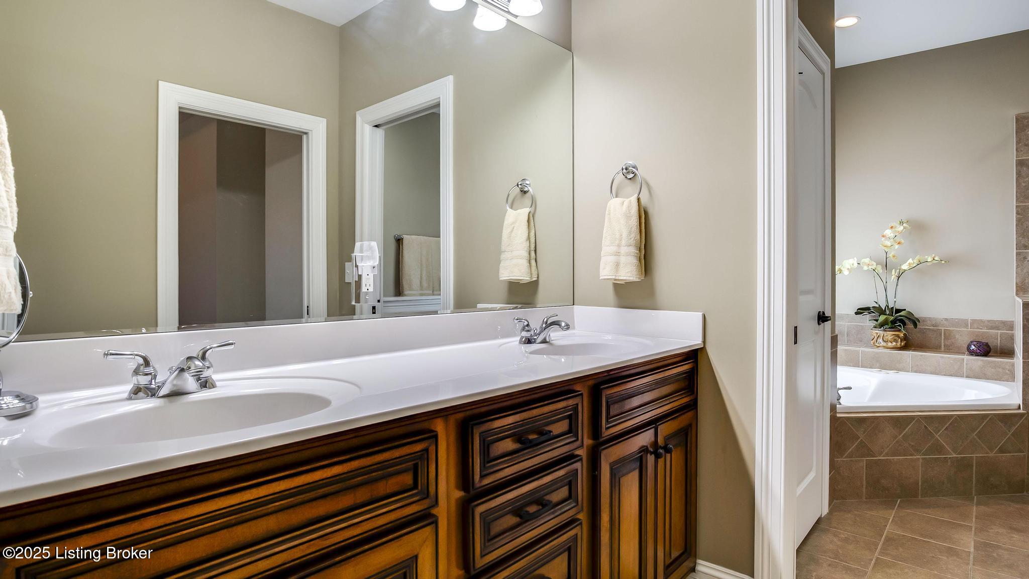 826 Nevin Ln, Fisherville, Kentucky image 10