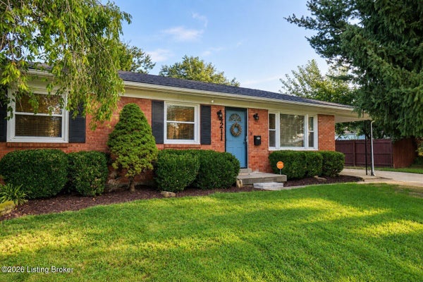 4211 LYNNBROOK DR, LOUISVILLE, KY 40220 - Image a4e953e205b224e55149626774df8821/4123648422