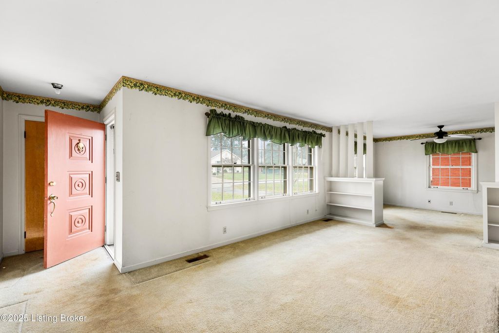 Photo of 925 Ashland Ave, Shelbyville, KY 40065 (MLS # 1705429)