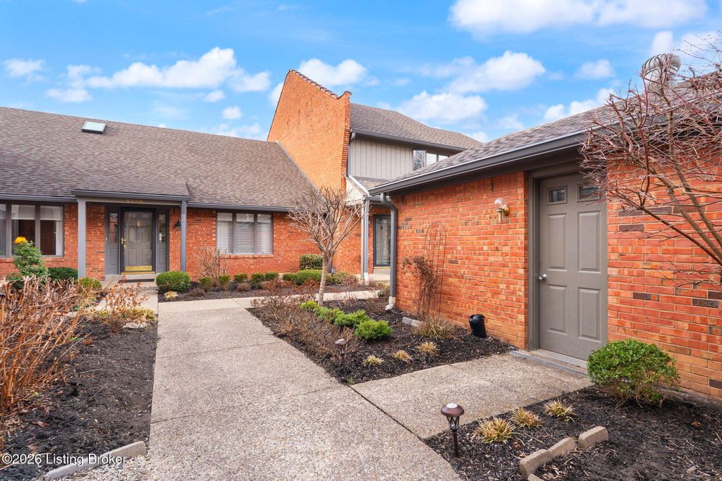 Photo of 5528 Forest Lake Dr, Prospect, KY 40059 (MLS # 1709943)