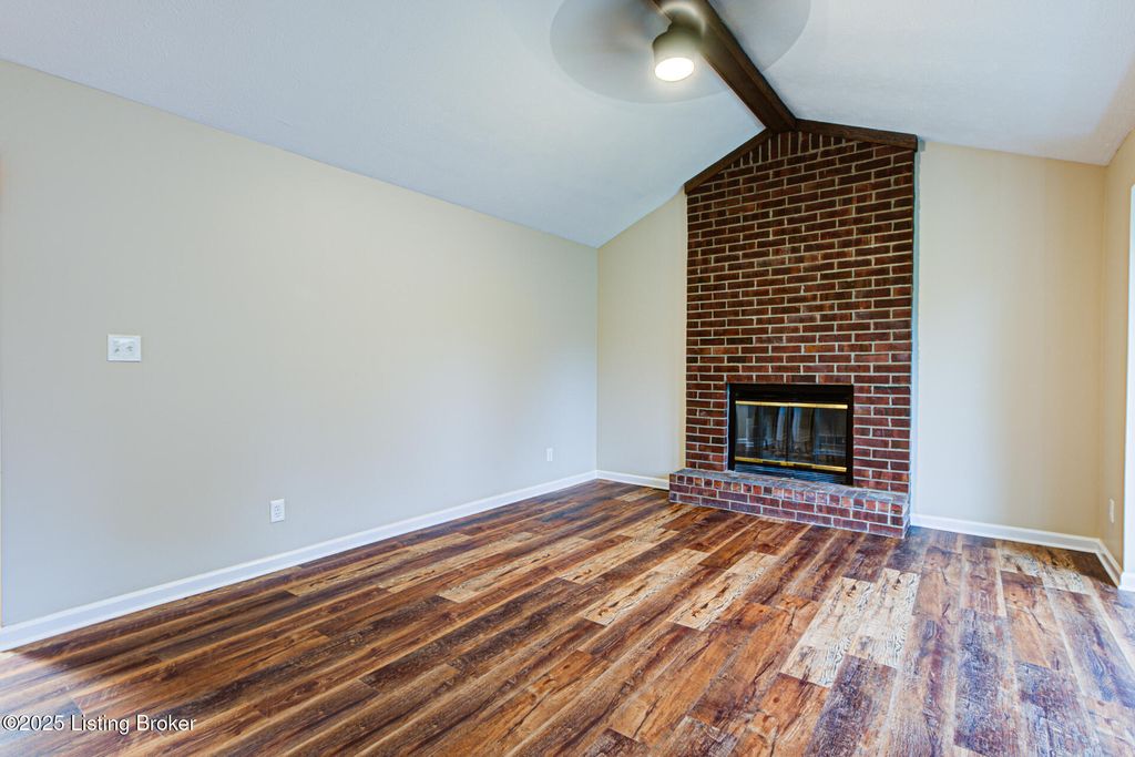 Photo of 10925 Chenwood Ct, Jeffersontown, KY 40299 (MLS # 1702210)