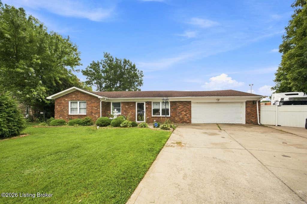 Photo of 1002 Andle Ct, Louisville, KY 40214 (MLS # 1726415)