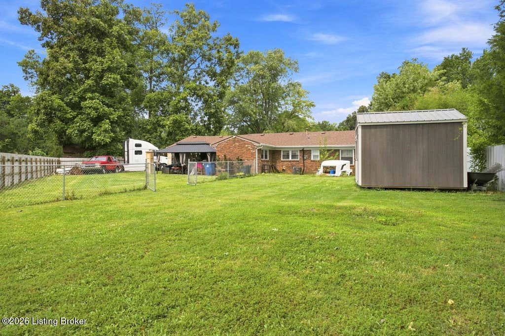 Photo of 1002 Andle Ct, Louisville, KY 40214 (MLS # 1726415)