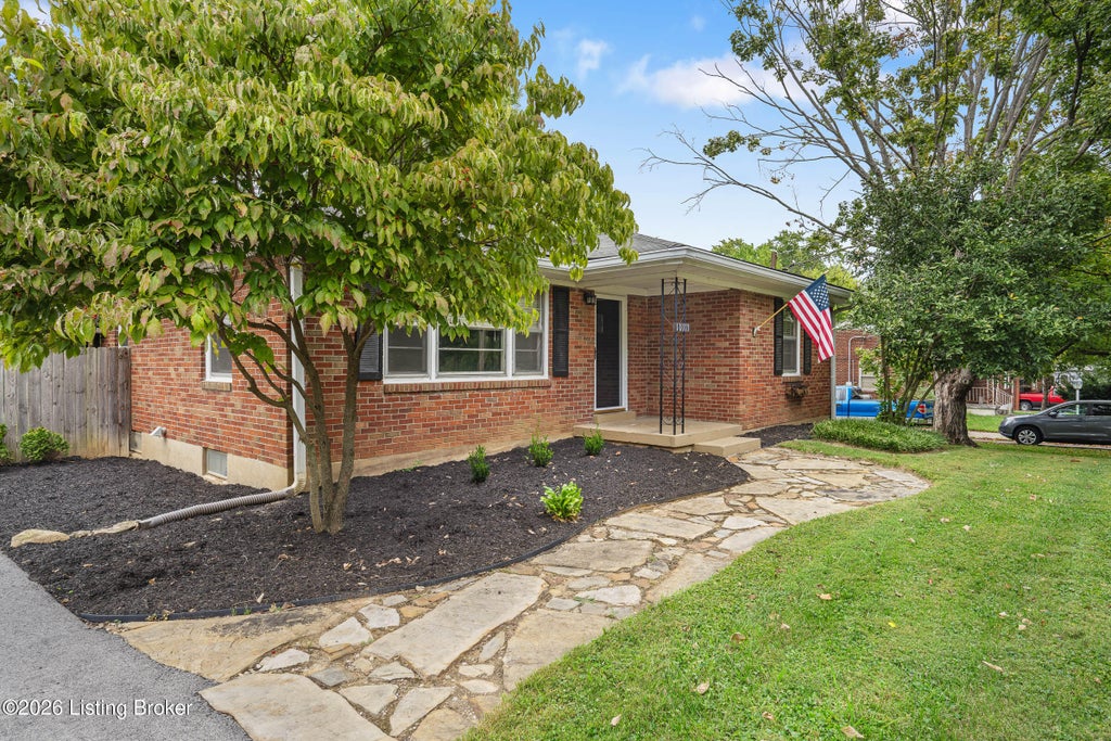 Photo of 10113 Mary Dell Ln, Louisville, KY 40299 (MLS # 1730050)