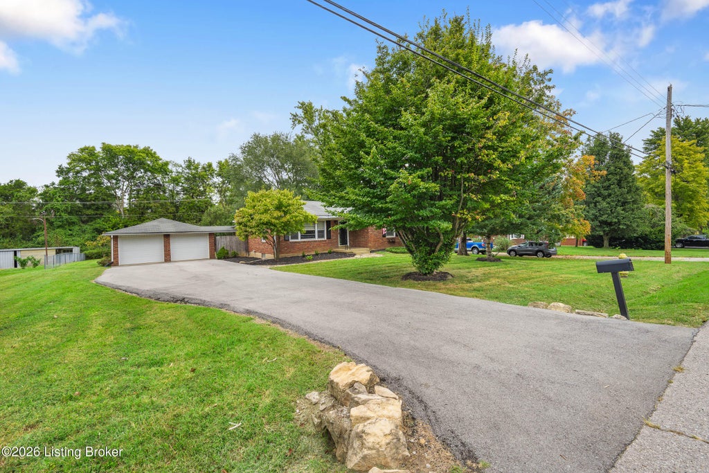 Photo of 10113 Mary Dell Ln, Louisville, KY 40299 (MLS # 1730050)