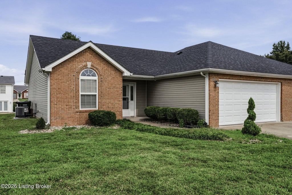 Photo of 204 Applewood Ln, Elizabethtown, KY 42701 (MLS # 1728887)
