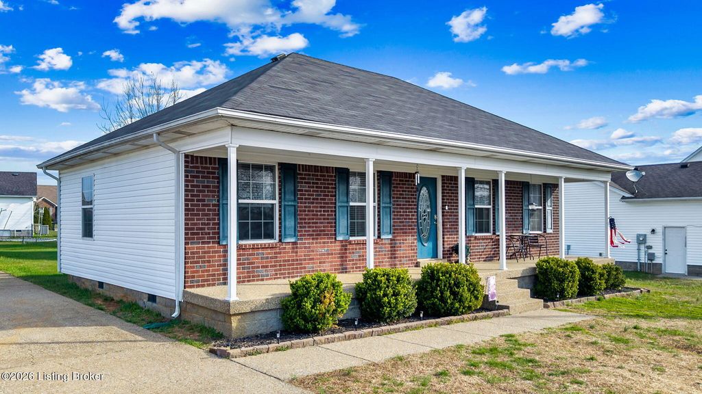 Photo of 492 Gentry Ln, Mt Washington, KY 40047 (MLS # 1712153)
