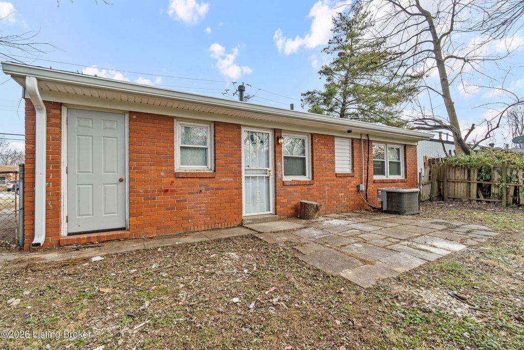 Photo of 5610 Rustic Way, Louisville, KY 40218 (MLS # 1706734)