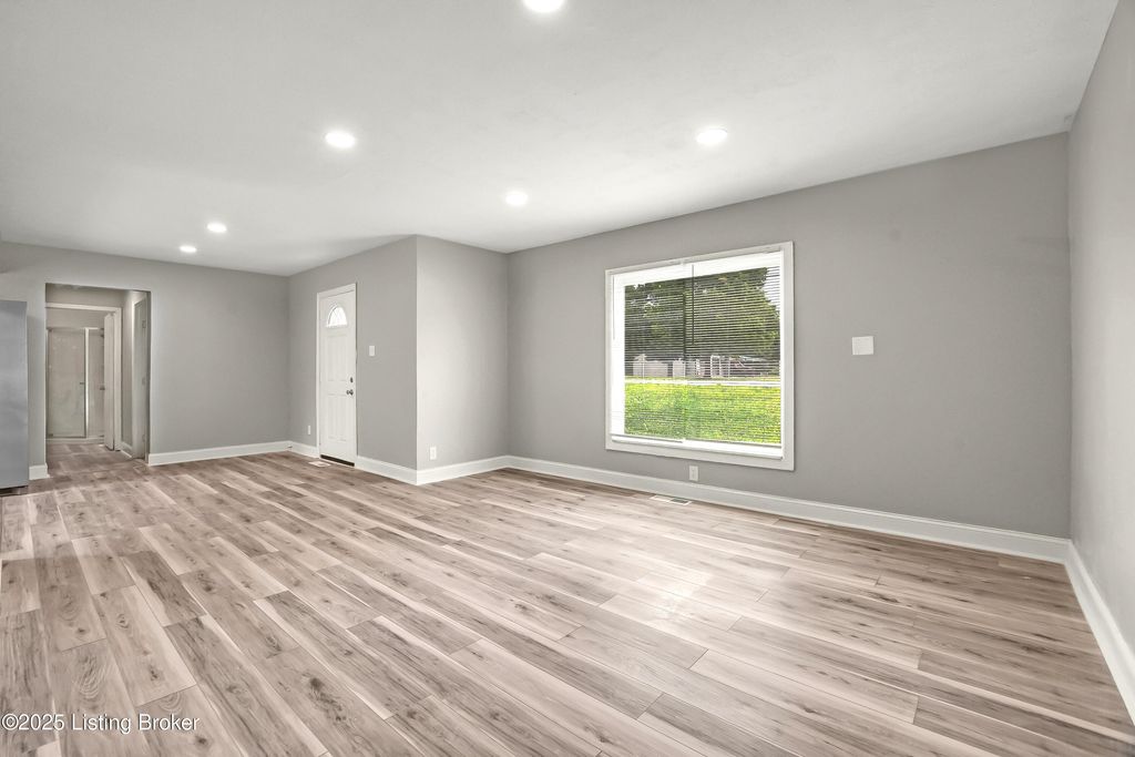 Photo of 12124 E Orell Rd, Louisville, KY 40272 (MLS # 1711491)